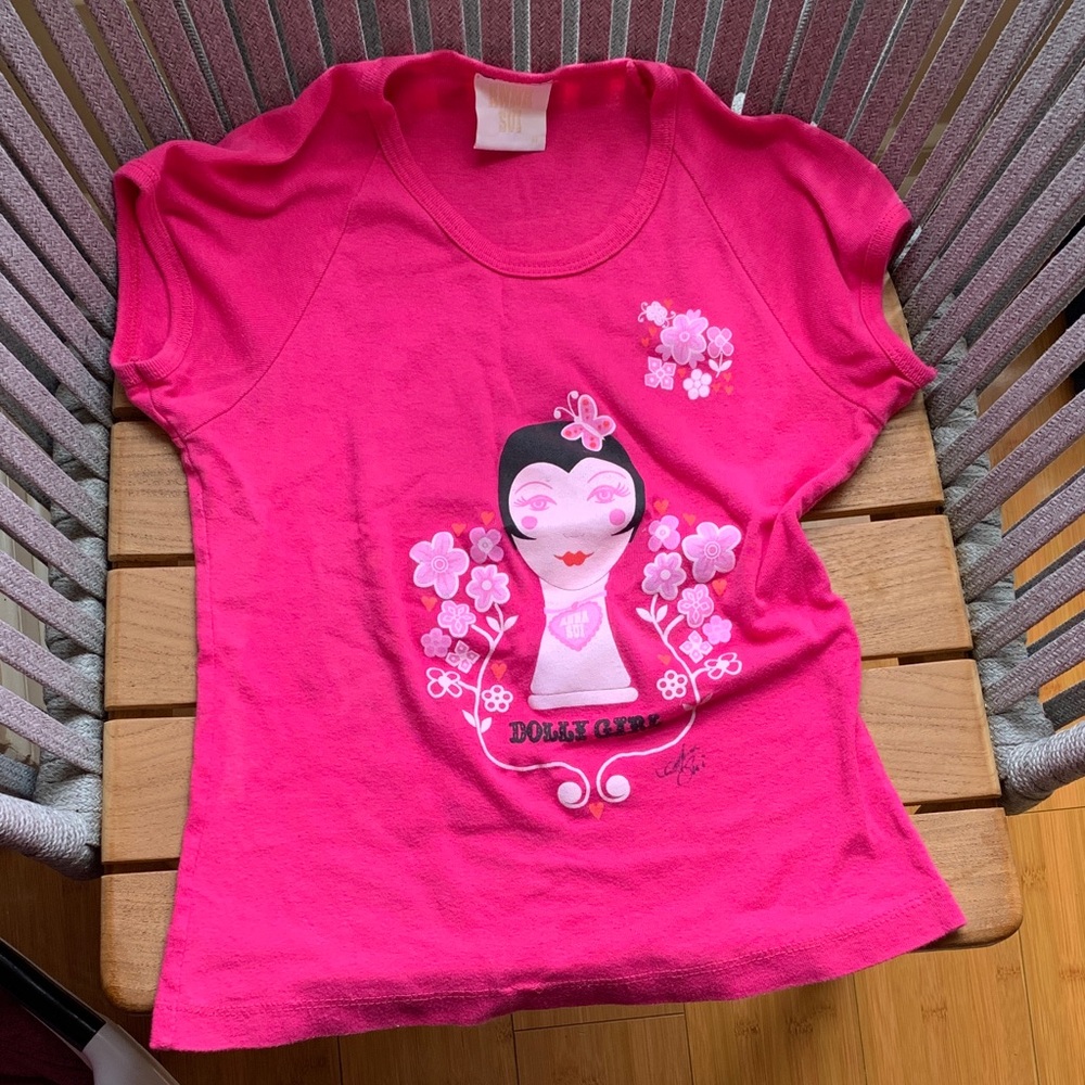 Anna Sui Fuchsia Graphic Tee with Anna sui signature. Rare find.